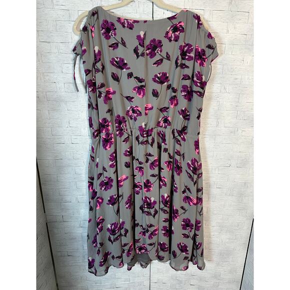 Torrid women’s dress floral coldshoulder feminine romantic knee length plus size - Picture 2 of 11